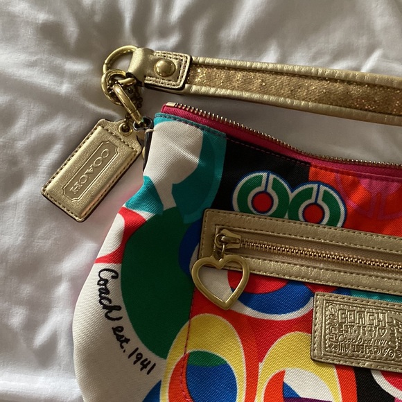 COACH Poppy Daisy Signature "C" Groovy Bag in Gold - Picture 3 of 3